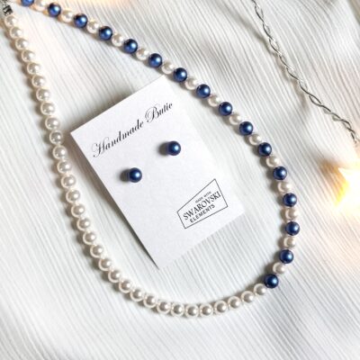 colier asimetric albastru cu alb perle pana la jumate